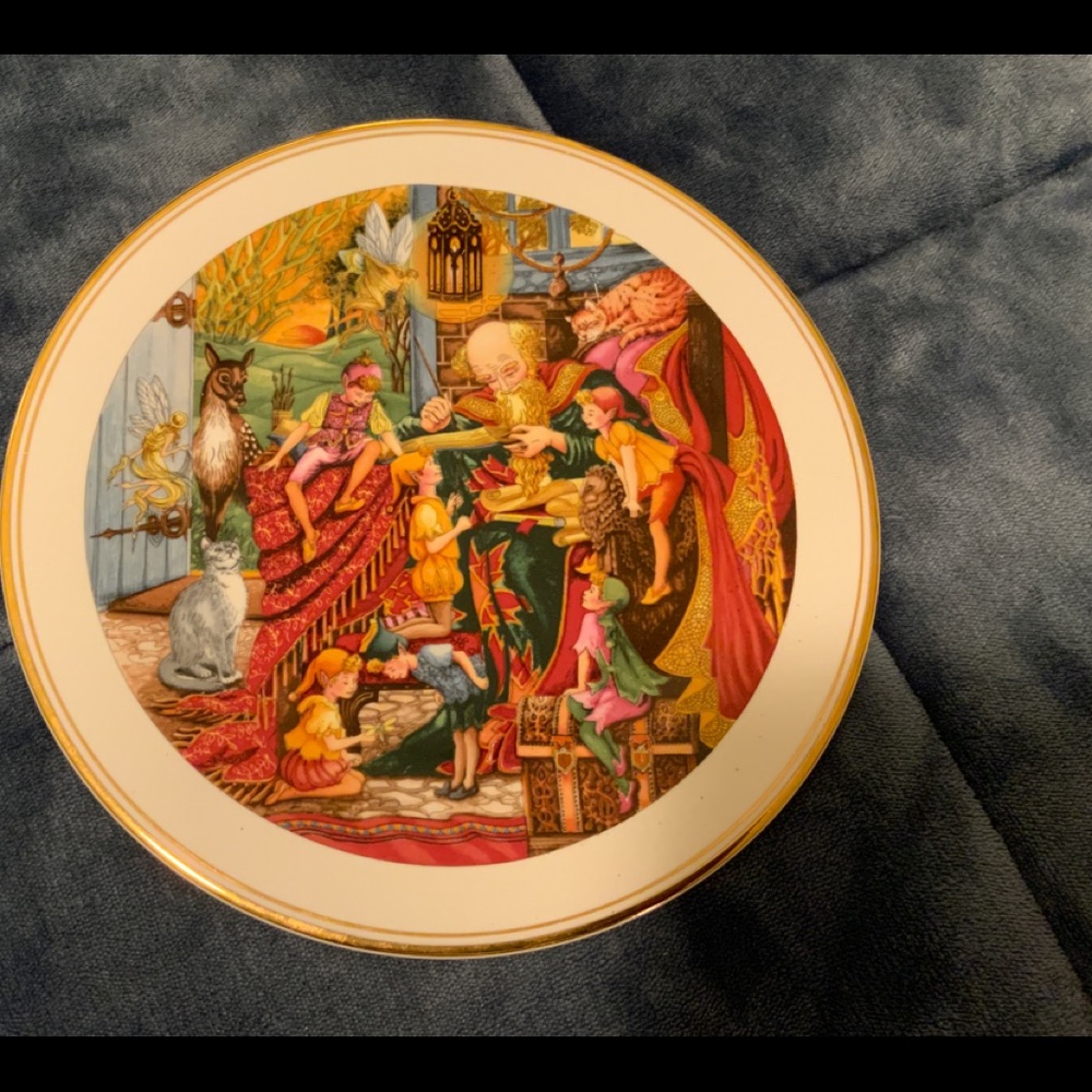 Royal Doulton Collectors' Gallery Edition Spellbinder.it is in v.good co…